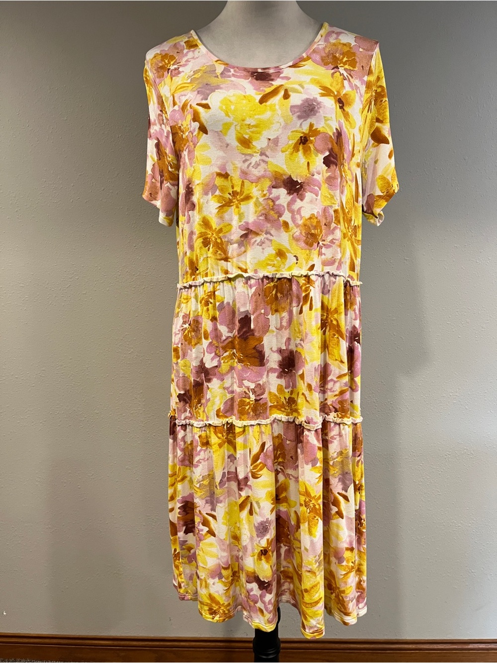 Akini Floral Tiered Short Sleeve mini casual Dress size extra large
